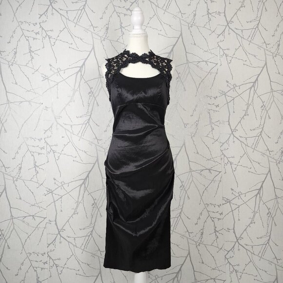 Le Chateau Black Stretch Ponte Lace Neckline Ruched Bodycon Dress - Picture 2 of 10